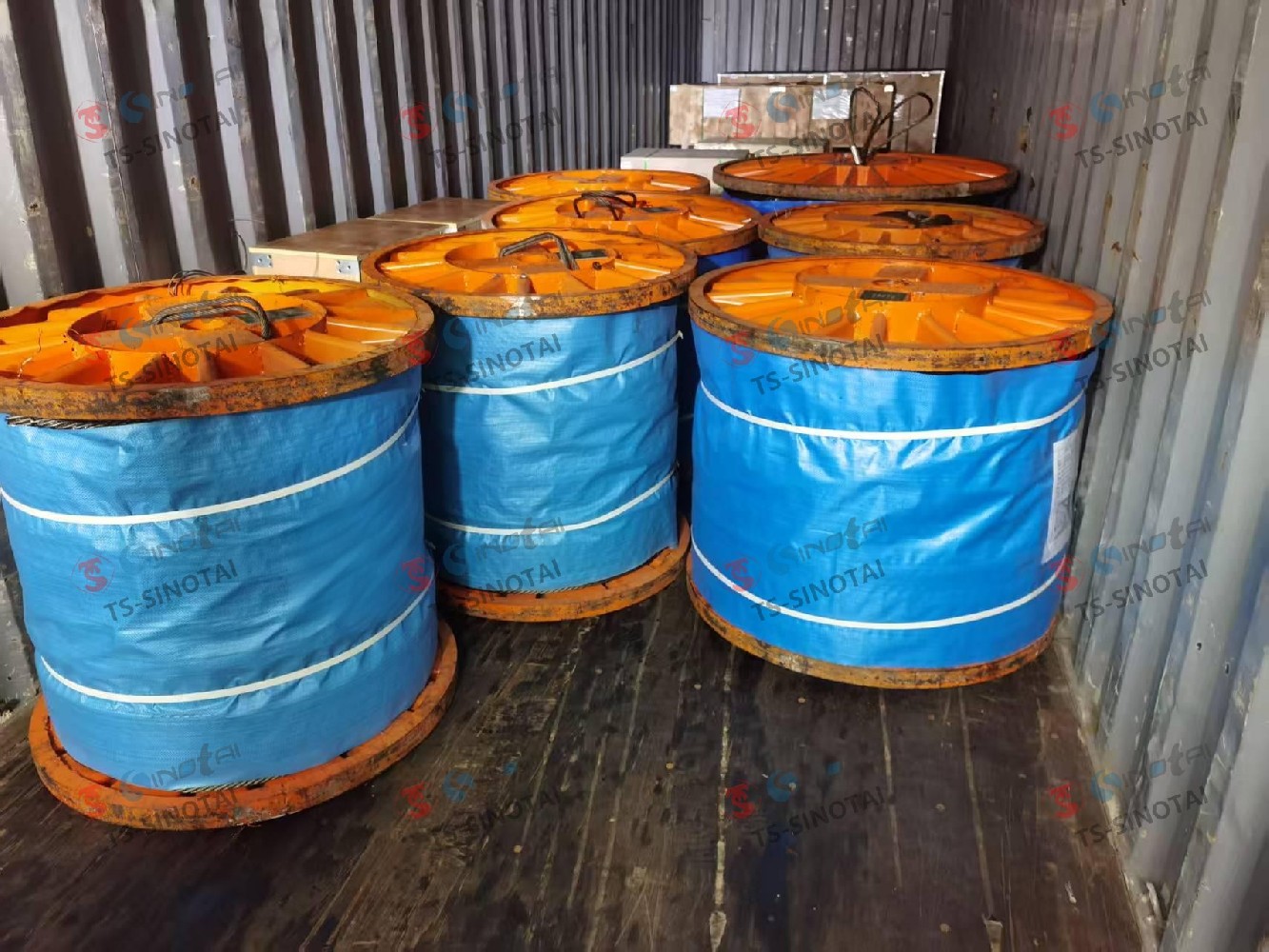 What is no guy-line workover rig