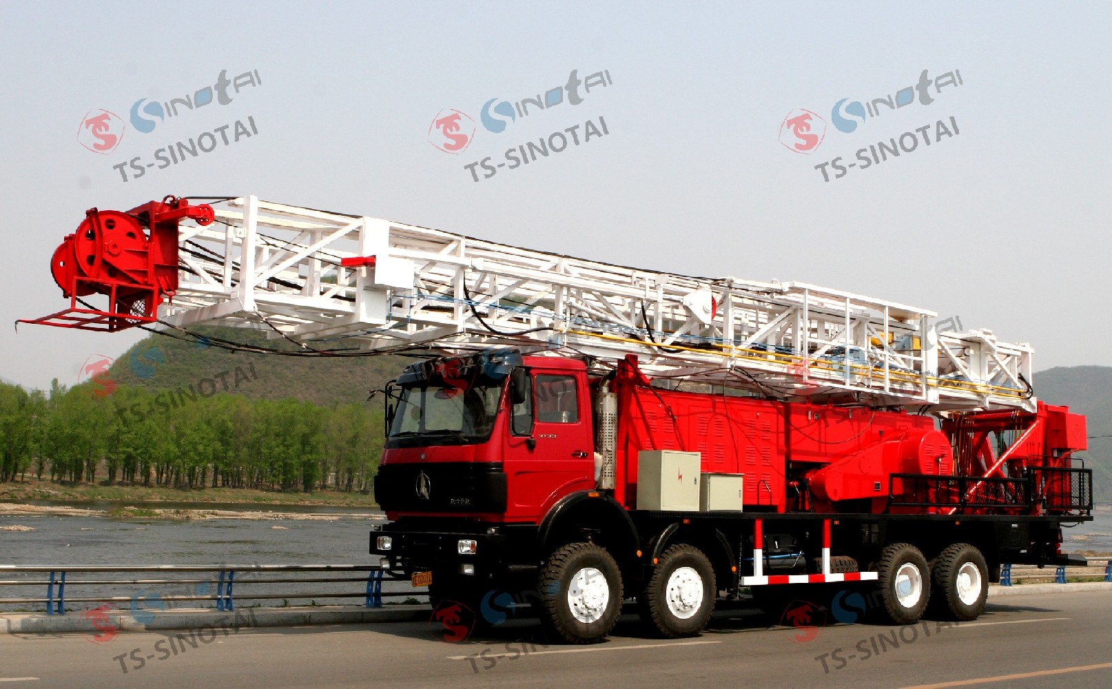 What is no guy-line workover rig